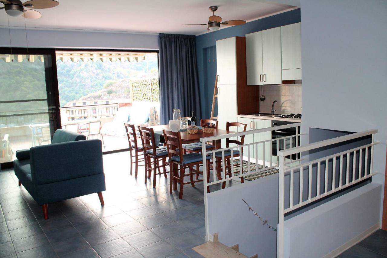 Ferienwohnung Light Blue House Letojanni Exterior foto